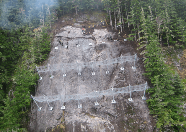 Snow avalanche fencing