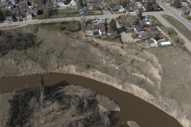 Large retrogressive landslide
