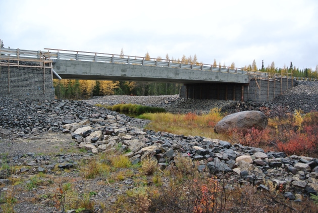 James_Bridge_with_boulder_at_surface.JPG