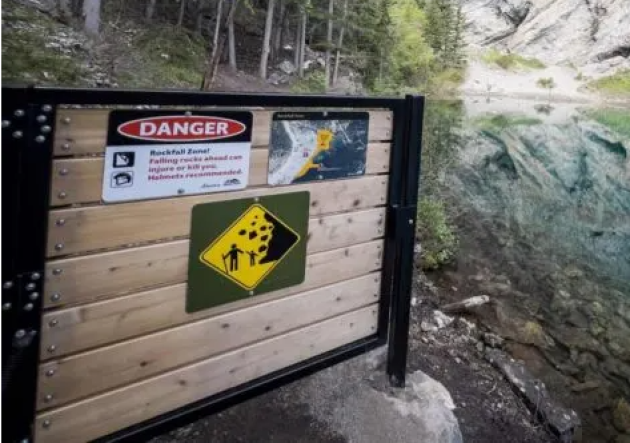 Warning signs at Grassi Lakes